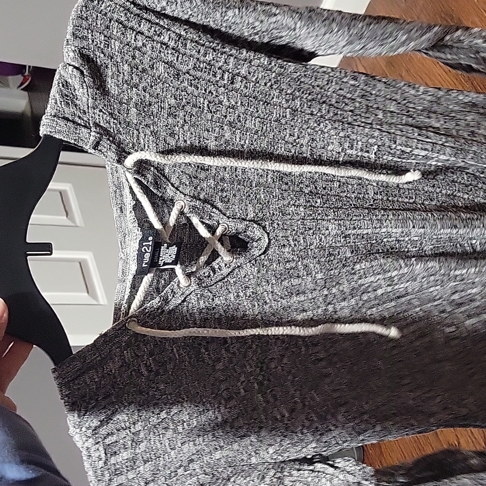 Long sleeve shirt with open  middle
